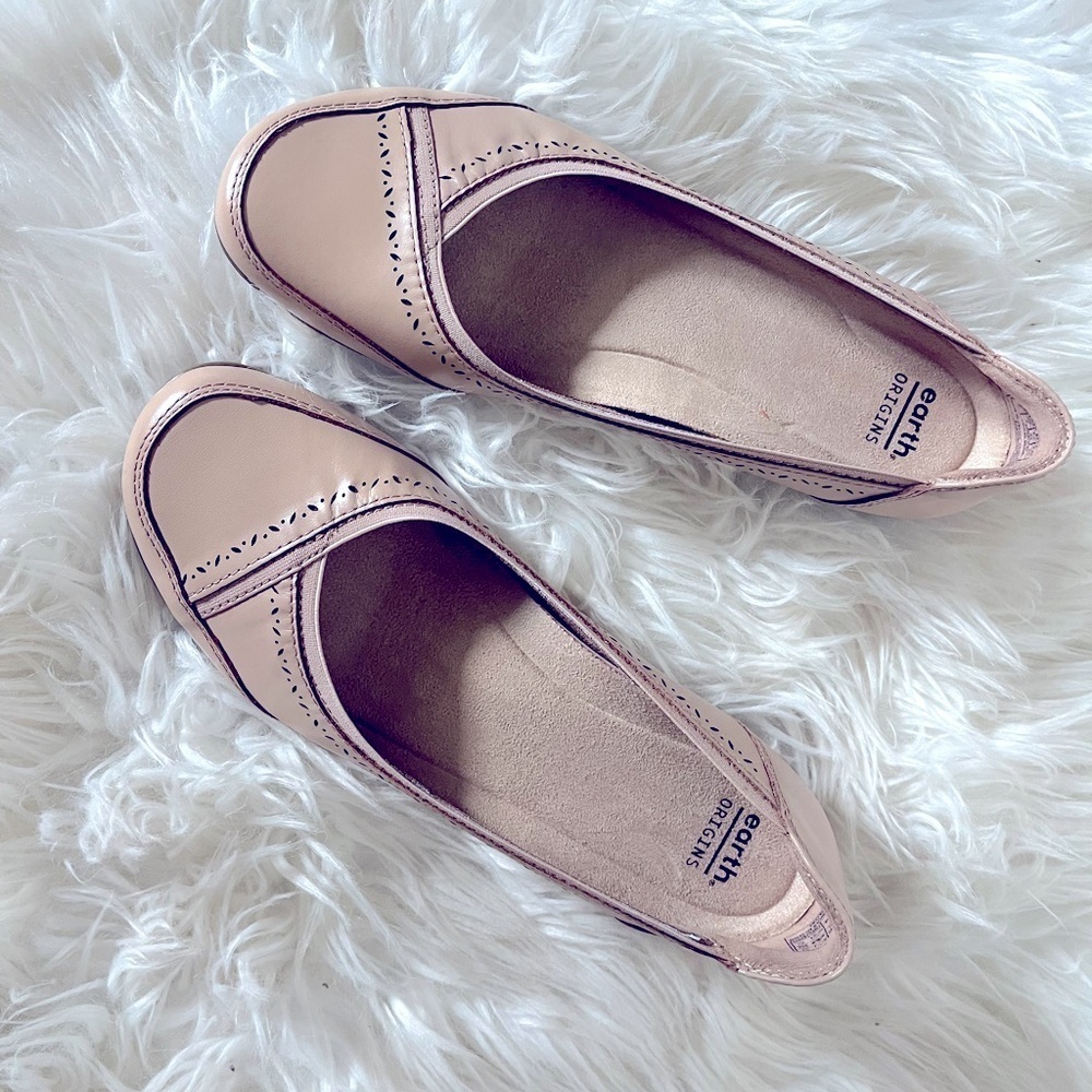 NIB Earth Orgins Betz leather flats.